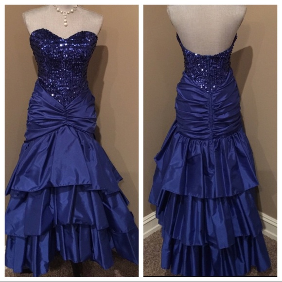 Dresses & Skirts - High low prom gown